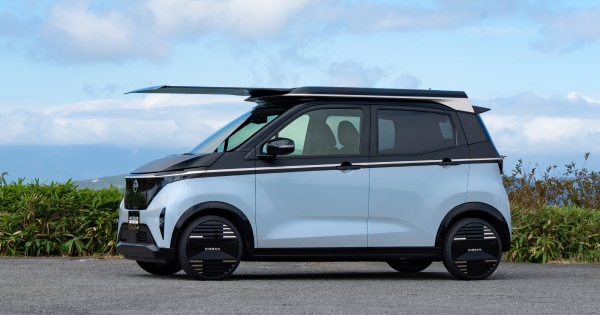 Nissan створив розсувну сонячну панель для електромобіля Sakura Nissan створив розсувну сонячну панель для електромобіля Sakura