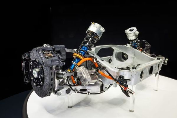 Ferrari показала скелет свого першого електромобіля - Ferrari Elettrica