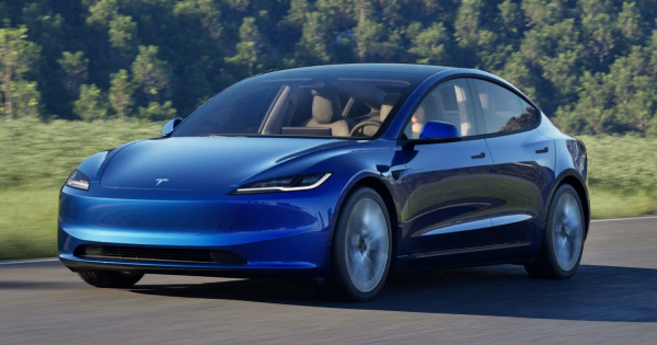 Tesla Model 3: повернення перемикача сигналів повороту і збільшення запасу ходу