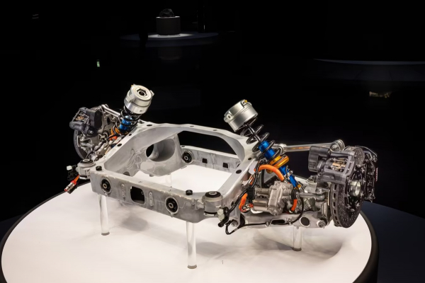 Ferrari показала скелет свого першого електромобіля - Ferrari Elettrica
