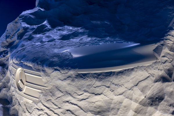 Mercedes-Benz натякнув на дизайн нового Sprinter за допомогою скульптури Mercedes-Benz натякнув на дизайн нового Sprinter за допомогою скульптури