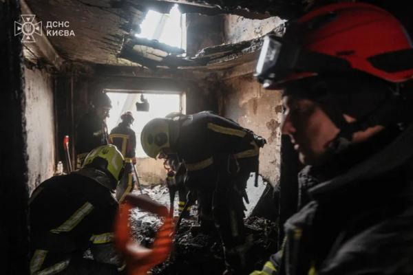 Сім загиблих та 21 поранений: у Києві завершили аварійно-рятувальні роботи на місцях влучань Сім загиблих та 21 поранений: у Києві завершили аварійно-рятувальні роботи на місцях влучань