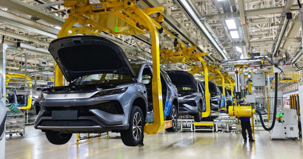 BYD будує найбільший у світі автомобільний завод у Чженчжоу BYD будує найбільший у світі автомобільний завод у Чженчжоу
