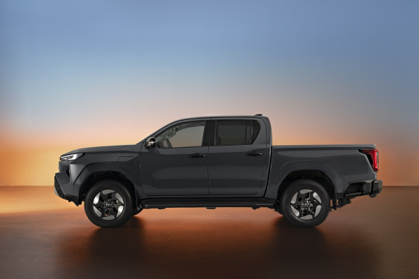 Toyota представила новий Hilux, включно з повністю електричною версією