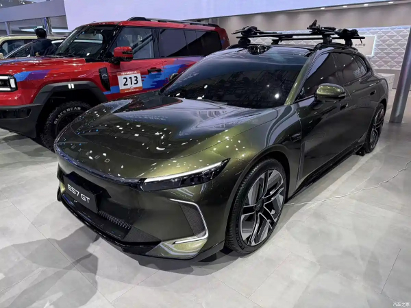 Chery представила універсал Exeed Exlantix ES7 GT із запасом ходу 1700 км Chery представила універсал Exeed Exlantix ES7 GT із запасом ходу 1700 км