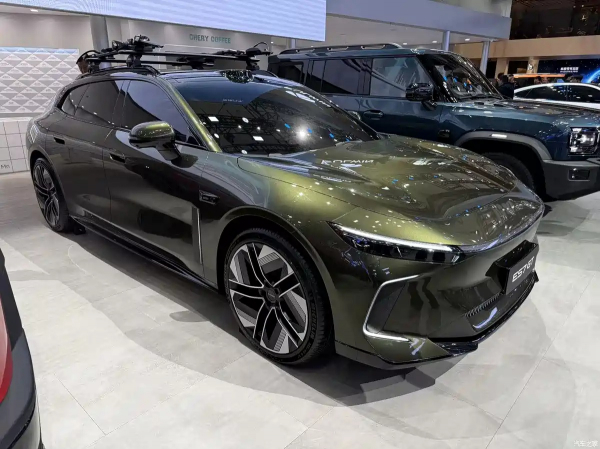 Chery представила універсал Exeed Exlantix ES7 GT із запасом ходу 1700 км Chery представила універсал Exeed Exlantix ES7 GT із запасом ходу 1700 км