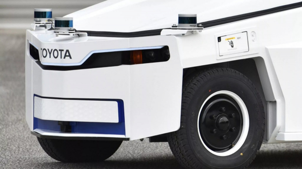 Toyota створила багажний тягач з автопілотом для японськіх аеропортів