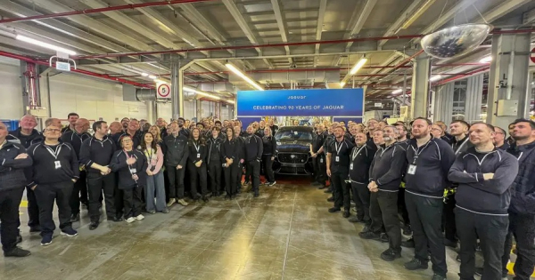 Jaguar завершив виробництво автомобілів з двигунами внутрішнього згоряння
