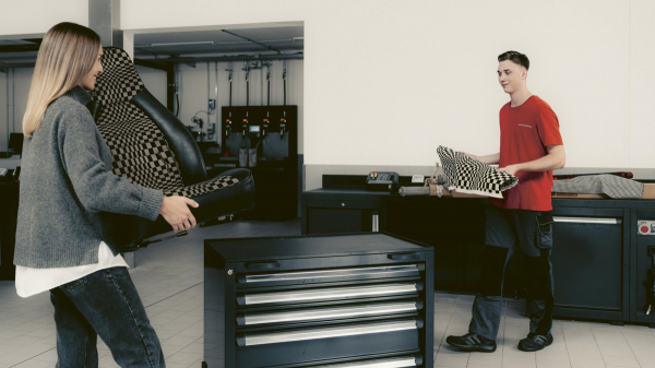 Porsche відновила виробництво класичних тканин для інтер'єрів автомобілів Porsche відновила виробництво класичних тканин для інтер'єрів автомобілів