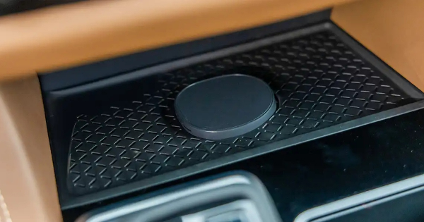 Nissan Pathfinder та Murano першими отримали бездротові зарядні пристрої Qi2