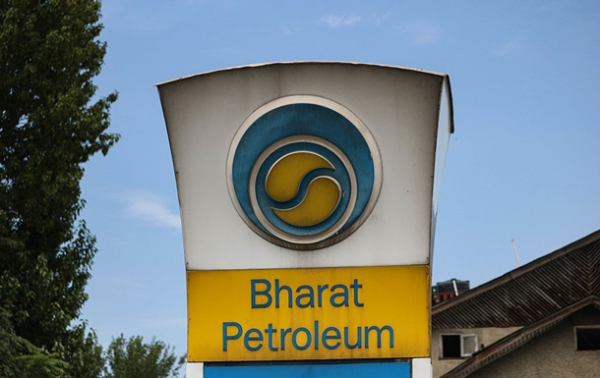 Більшість великих НПЗ Індії почали скуповувати російську нафту - ЗМІ Більшість великих НПЗ Індії почали скуповувати російську нафту - ЗМІ