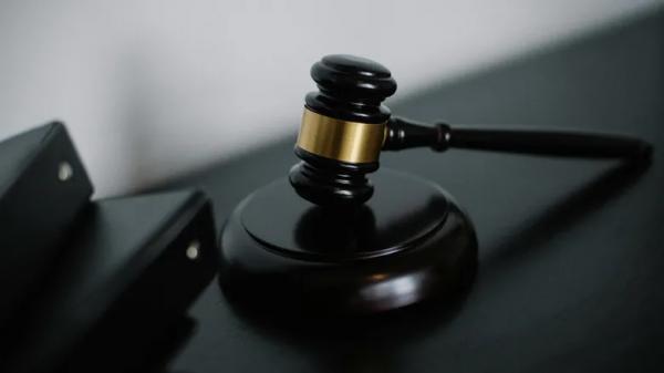 У Києві засудили до 7,5 років експрацівника прокуратури, який збив жінку й втік