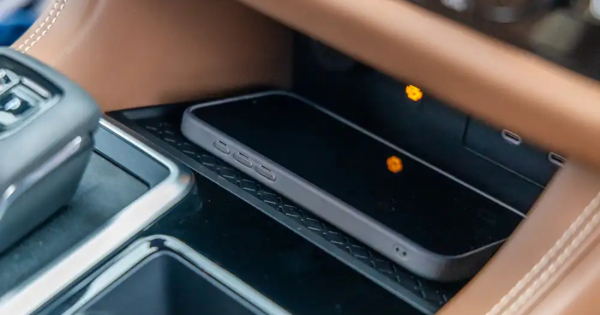 Nissan Pathfinder та Murano першими отримали бездротові зарядні пристрої Qi2