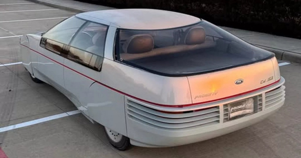 Хтось виставив на продаж унікальний концепт-кар Ford Хтось виставив на продаж унікальний концепт-кар Ford