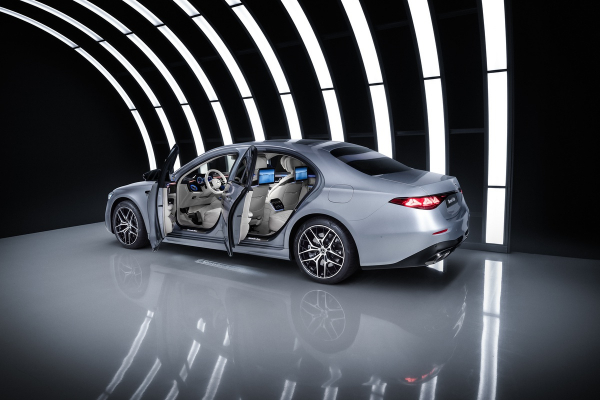 Рестайлінг Mercedes-Benz S-Class W223: що змінилося