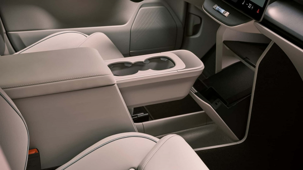 Volvo представила електричний кросовер EX60 зі швидкою зарядкою та запасом ходу 810 км