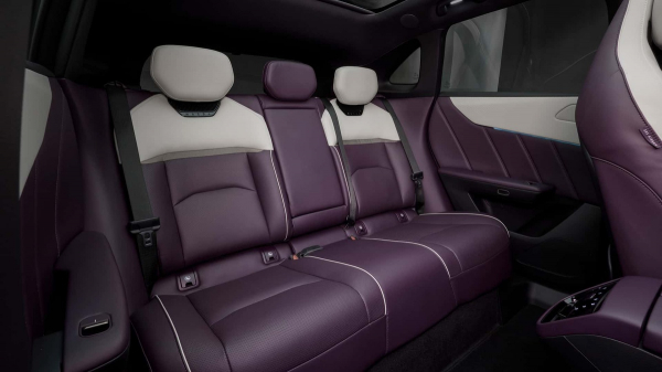 Запас ходу 484 км: Mazda представила новий електричний кросовер CX-6e