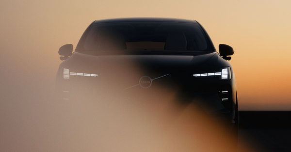 Volvo розкрила запас ходу електричного EX60