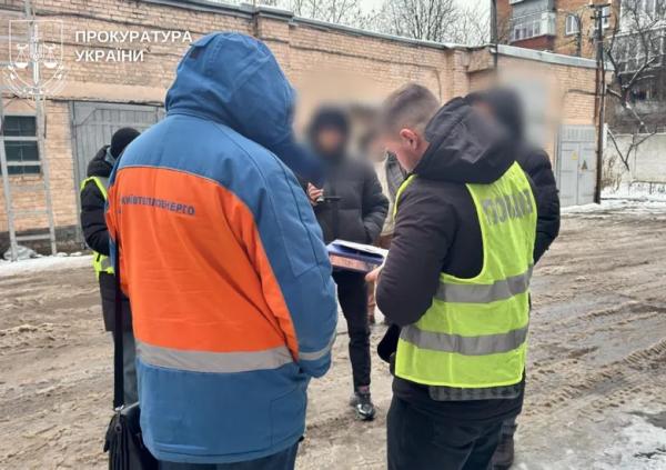 У Києві затримали посадовця "Київтеплоенерго" через падіння дівчини в яму з окропом