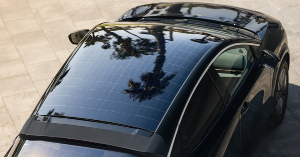 Nissan представила Ariya EV з можливістю самозаряджання від сонячної енергії Nissan представила Ariya EV з можливістю самозаряджання від сонячної енергії