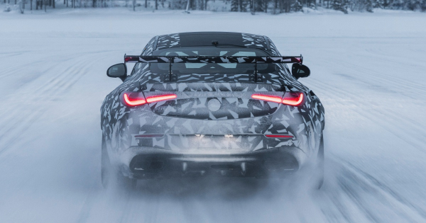 Mercedes-AMG вивела на випробування новий автомобіль серії Mythos