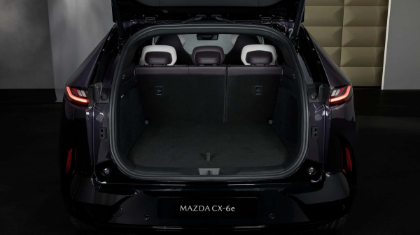 Запас ходу 484 км: Mazda представила новий електричний кросовер CX-6e