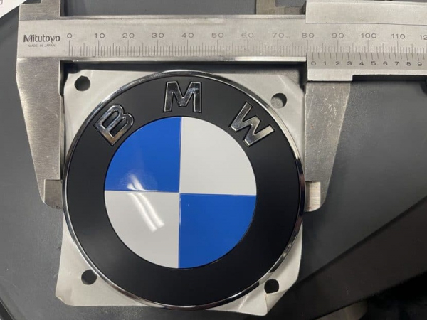 Оновлена емблема скоро з'явиться на всіх моделях BMW Оновлена емблема скоро з'явиться на всіх моделях BMW