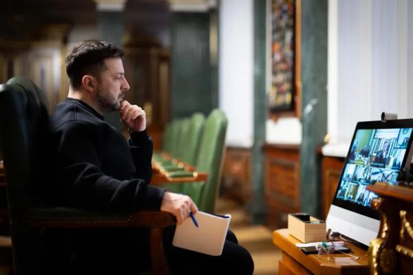 "Роботи – недостатньо". Зеленський заявив, що без тепла у Києві залишаються 500 будинків "Роботи – недостатньо". Зеленський заявив, що без тепла у Києві залишаються 500 будинків