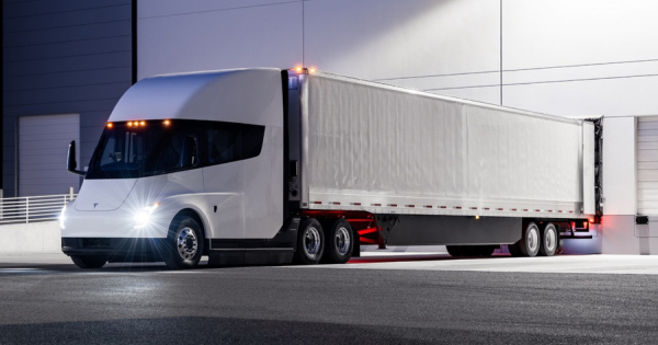 Tesla Semi надійде в серійне виробництво цього року