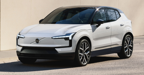 Понад 40 000 Volvo EX30 відкличуть через дефект батареї