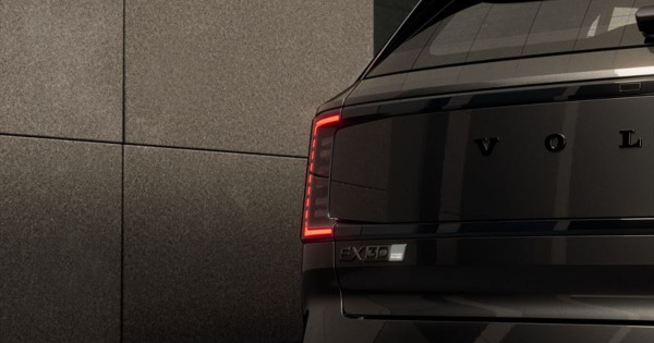 Volvo EX30 тепер теж має версію Black Edition