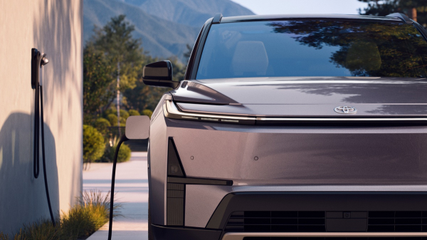 Toyota представила новий Highlander. Тепер це електромобіль