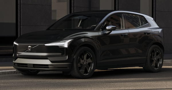Volvo EX30 тепер теж має версію Black Edition