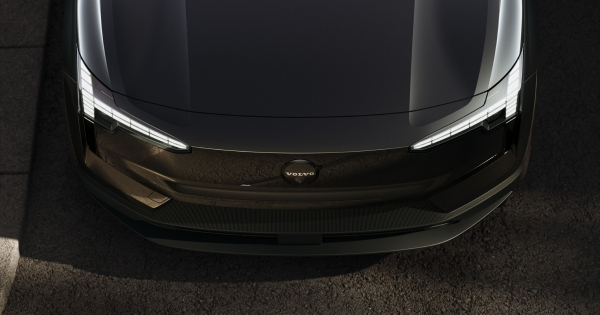 Volvo EX30 тепер теж має версію Black Edition