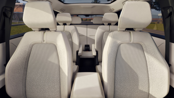 Toyota представила новий Highlander. Тепер це електромобіль