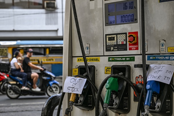 Перехід на "дистанційку". Світ економить пальнеСюжет