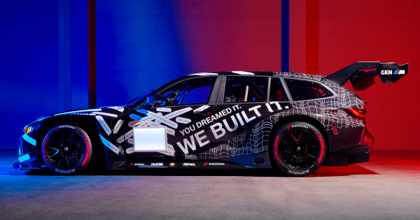 BMW побудувала справжній гоночний автомобіль із першоквітневого жарту