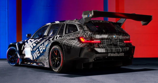 BMW побудувала справжній гоночний автомобіль із першоквітневого жарту