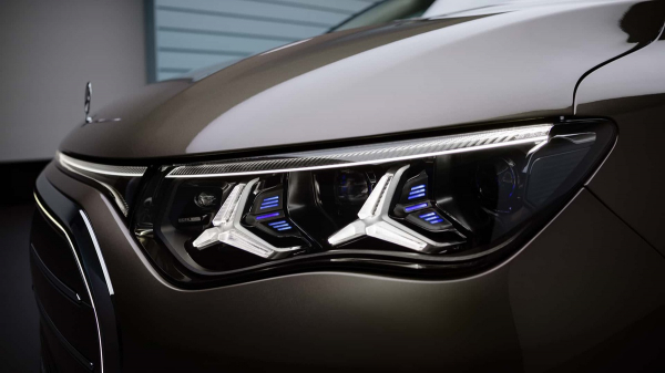 Розкішний і місткий: Mercedes-Benz представила електричний мінівен VLE