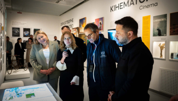 Зеленський і Гроссі взяли участь у відкритті експозиції &laquo;Чорнобиль: люди і сенси&raquo;