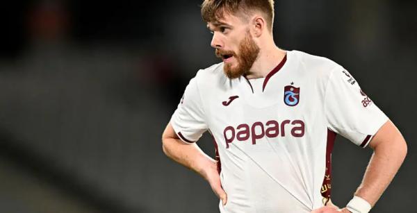 Батагов перенесе операцію на коліні