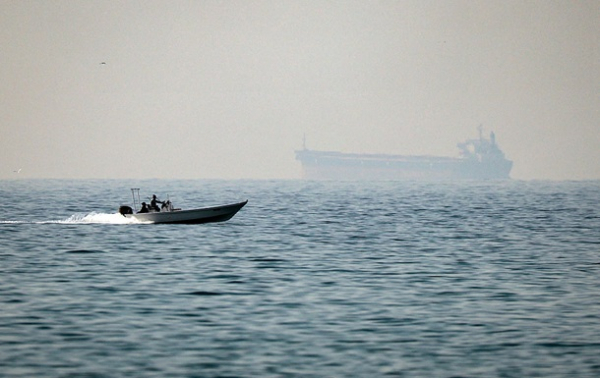 Танкер з Іраку прорвав блокаду Ормузької протоки