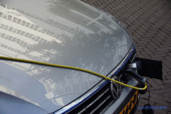 Чи доведеться власникам електромобілів &laquo;скидатися&raquo; на утримання доріг