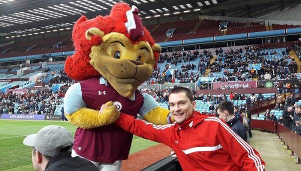 Футбольна навколосвітня подорож: &laquo;З квитками на Ліверпуль допоміг олдскульний &laquo;скаузер&raquo;, а на стадіон Заглемб&rsquo;є нас провів фан київського Динамо&raquo;