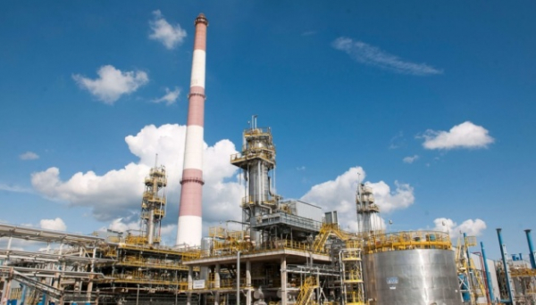 НПЗ у Ленінградській області зупинив переробку нафти після атаки дронів - Reuters