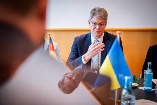 Кулеба обговорив із німецьким міністром подальшу підтримку транспортної галузі України