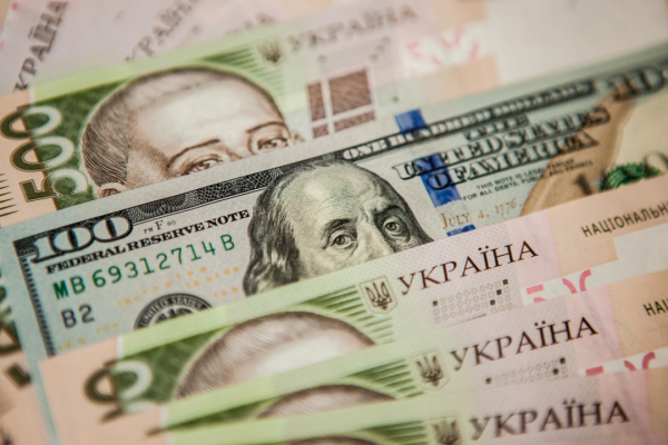 Валютний курс в Україні: весняні рекорди та прогнози на літо