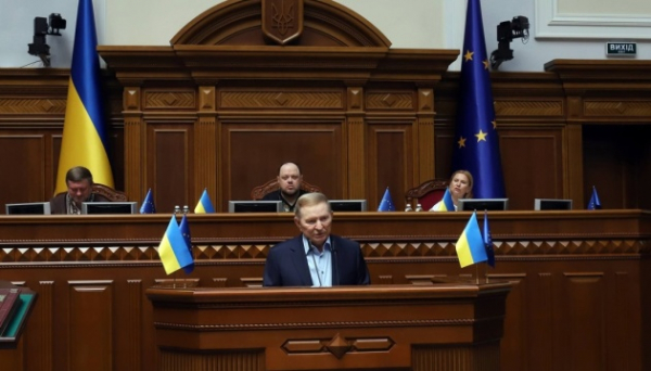Стефанчук нагородив Кучму відзнакою імені Левка Лук&rsquo;яненка