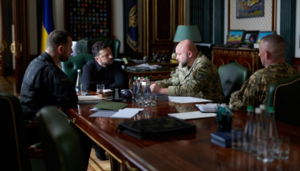 Зеленський провів зустрічі з військовим керівництвом і бойовими командирами Зеленський провів зустрічі з військовим керівництвом і бойовими командирами