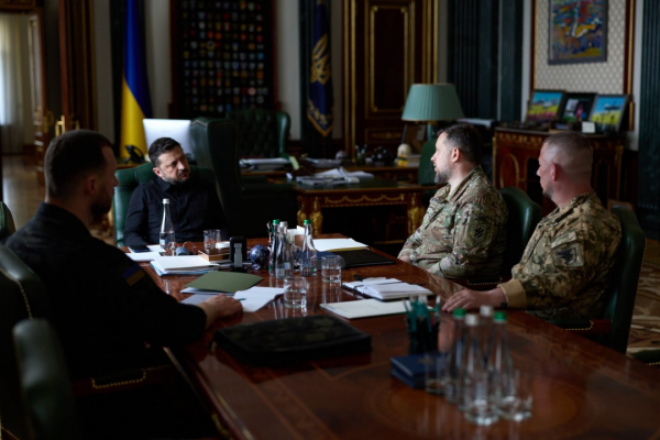 Зеленський провів зустрічі з військовим керівництвом і бойовими командирами Зеленський провів зустрічі з військовим керівництвом і бойовими командирами